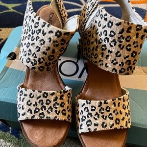 Women’s Toms Sandals
